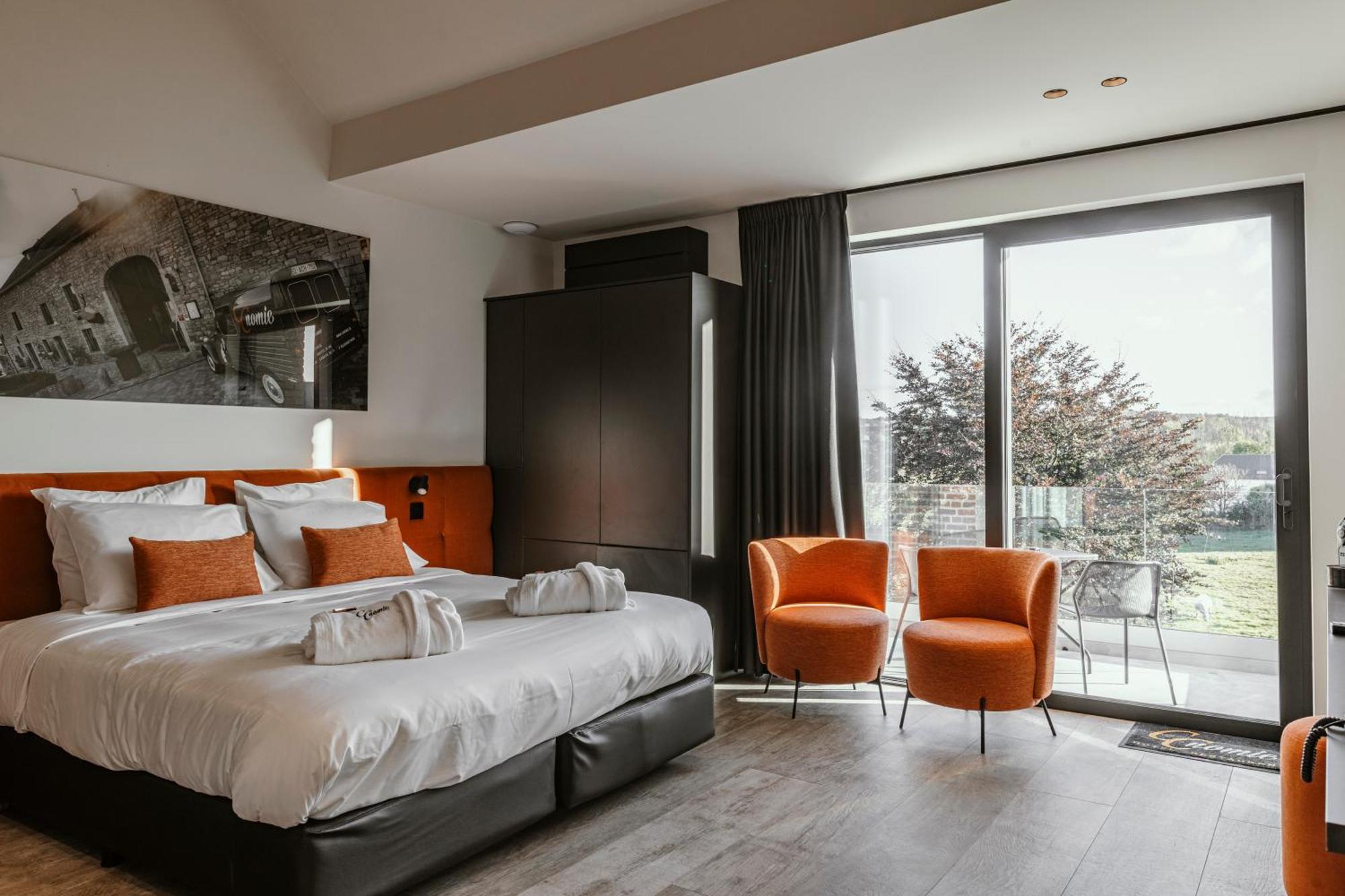 Cc Nomie Hotel Restaurant 迪南 外观 照片