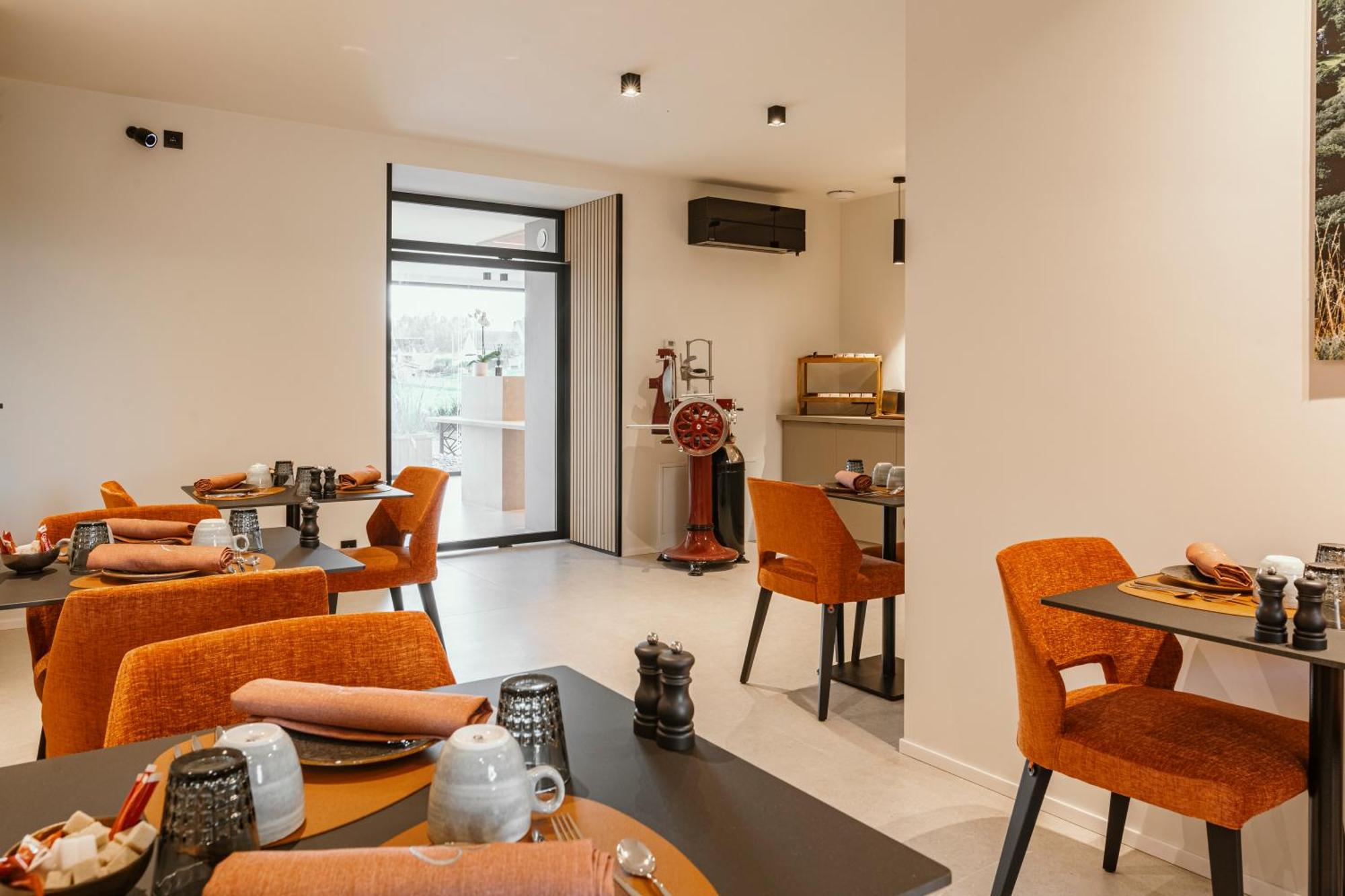 Cc Nomie Hotel Restaurant 迪南 外观 照片